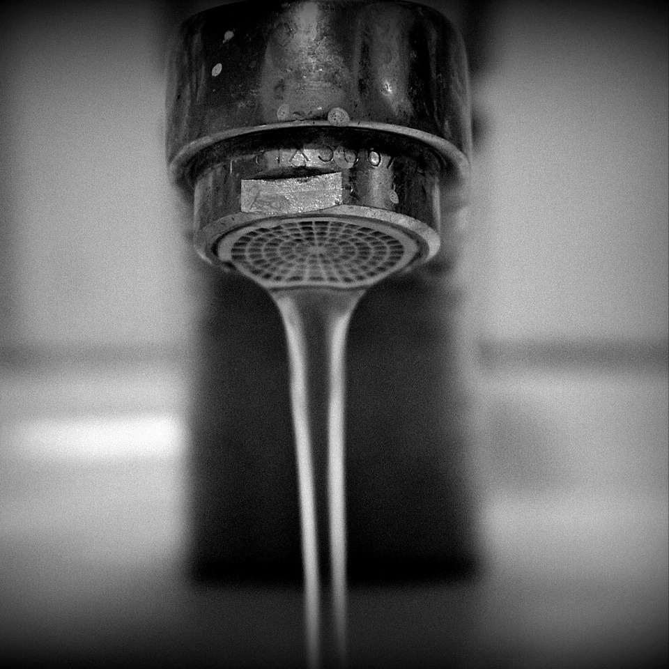water-tap-gc52c4d16b-1280carre.jpg